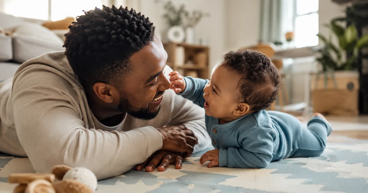 Brincadeiras para estimular o bebê de 0 a 6 meses (com base na ciência)